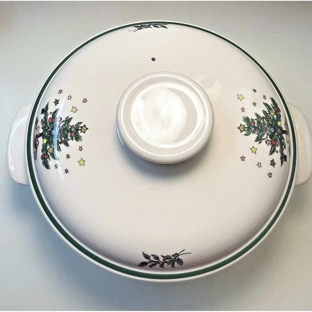 Nikko Christmastime Ovenware Casserole and Lid One &‎ Half Qt